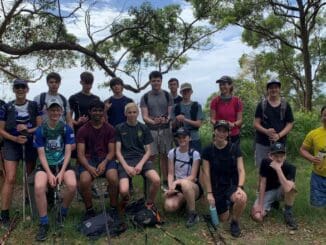 Students walking from Hellfire Pass to Freemans Lookout