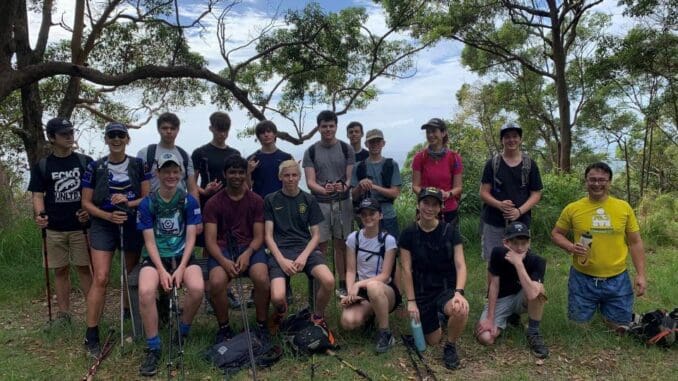 Students walking from Hellfire Pass to Freemans Lookout