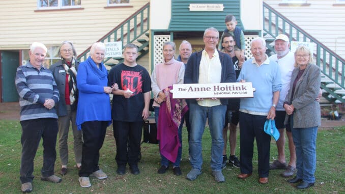 Members of the Hoitink family with Show Society President Vanessa Bull, Treasurer Stuart Wright and Patron Amanda Hay